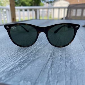 Ray-Ban Wayfarer ii Classic, like new, women’s sunglasses.
